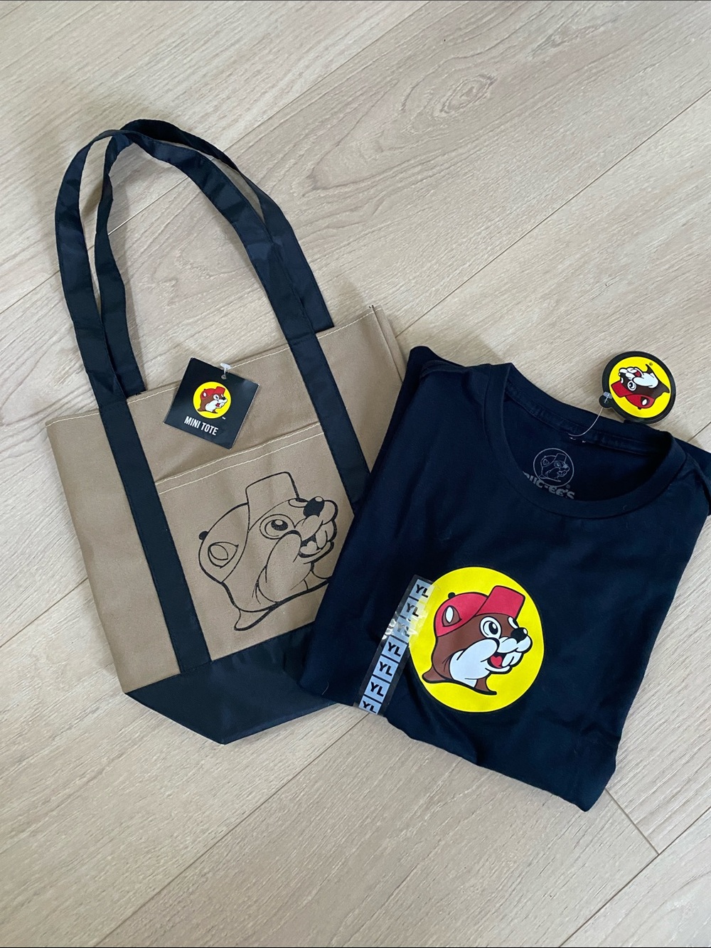 NWT Buc-ees Unisex T-Shirt AND Tote Bag!Black Womens Small Kids Large Road Trip